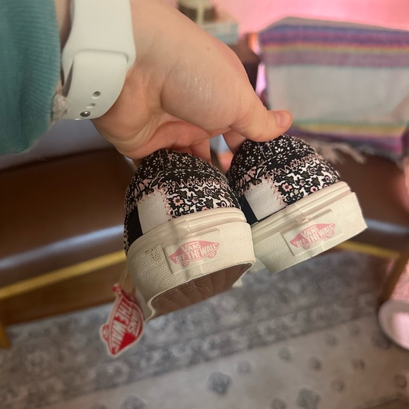 Vans Checkered Floral Slip-On Sneakers - Picture 2 of 3